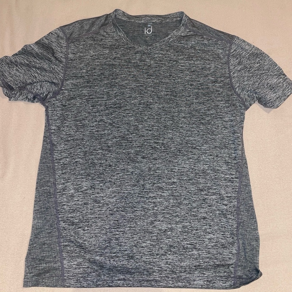 ideology Mens sweat wicking grey tee. Size medium
